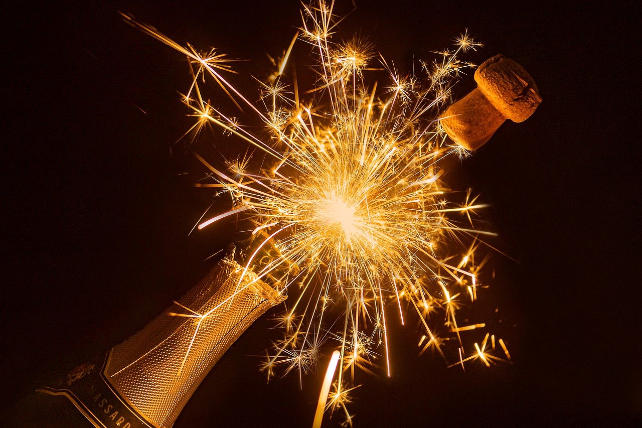 champagne, sparklers, cork